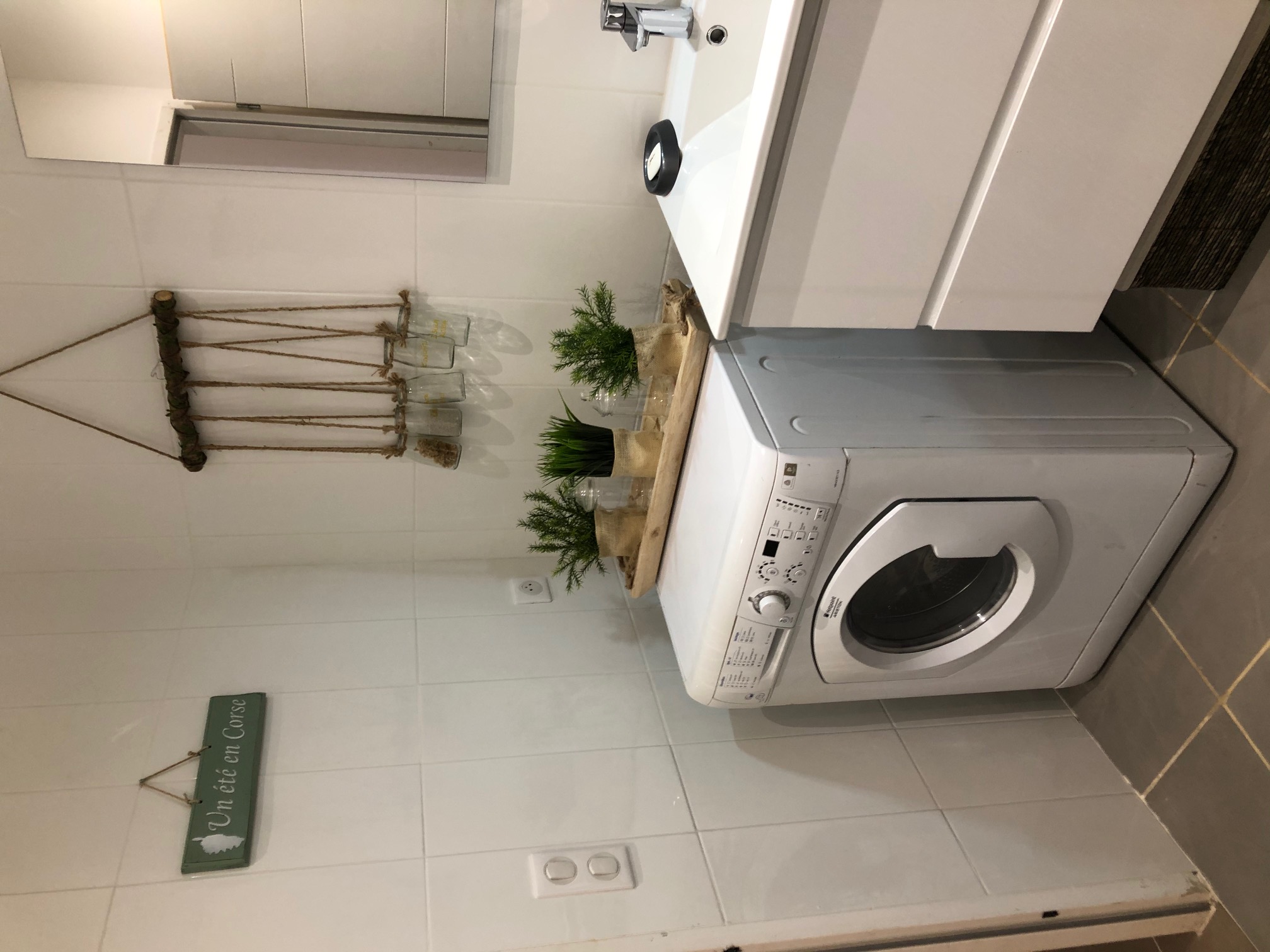 Location de Vacances en Corse. Belle villa contemporaine avec piscine chauffée à louer dans la commune de feliceto, charmant village de Balagne, à 15 minutes de la Mer, proche de l'île Rousse et Calvi. Location direct-propriétaire, 3 chambres 2 salles de bains.