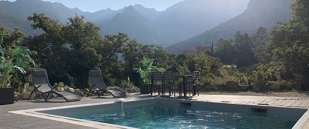 Location de Vacances en Corse. Belle villa contemporaine avec piscine chauffée à louer dans la commune de feliceto, charmant village de Balagne, à 15 minutes de la Mer, proche de l'île Rousse et Calvi. Location direct-propriétaire, 3 chambres 2 salles de bains.